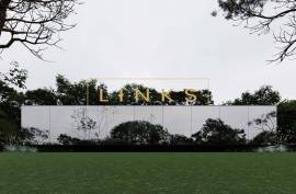 Unique Glass House: A Reimagined 3-Bedroom Home