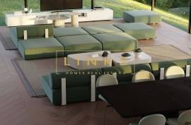 Unique Glass House: A Reimagined 3-Bedroom Home