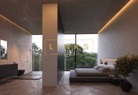 Unique Glass House: A Reimagined 3-Bedroom Home