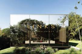 Unique Glass House: A Reimagined 3-Bedroom Home