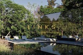 Unique Glass House: A Reimagined 3-Bedroom Home