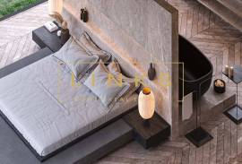 Unique Glass House: A Reimagined 3-Bedroom Home