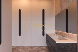 Unique Glass House: A Reimagined 3-Bedroom Home