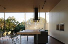 Unique Glass House: A Reimagined 3-Bedroom Home