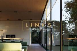 Unique Glass House: A Reimagined 3-Bedroom Home