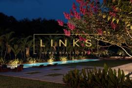 LABYRINTH: 4-Bedroom Cliff & Beachfront Home