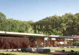 LABYRINTH: 4-Bedroom Cliff & Beachfront Home