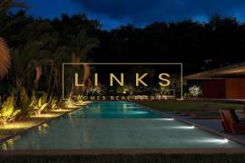 LABYRINTH: 4-Bedroom Cliff & Beachfront Home