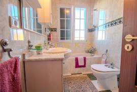 Excellence in Funchal: 4-bedroom villa with garage for 6 cars