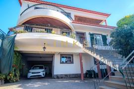 Excellence in Funchal: 4-bedroom villa with garage for 6 cars