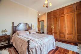 Excellence in Funchal: 4-bedroom villa with garage for 6 cars