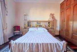 Excellence in Funchal: 4-bedroom villa with garage for 6 cars