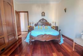 Excellence in Funchal: 4-bedroom villa with garage for 6 cars