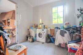 Excellence in Funchal: 4-bedroom villa with garage for 6 cars