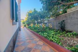 Excellence in Funchal: 4-bedroom villa with garage for 6 cars