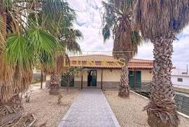 Exclusive 3-bedroom villa in the heart of Porto Santo