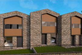 IMPOSING NEW BUILD SEMI-DETACHED HOUSE IN THE INCLES VALLEY