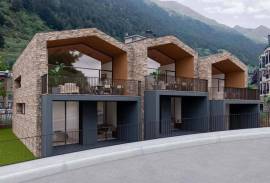 IMPOSING NEW BUILD SEMI-DETACHED HOUSE IN THE INCLES VALLEY