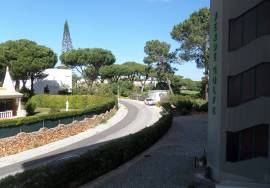 Spacious 1-bedroom apartment in a private condominium – Vilamoura