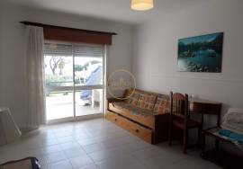 Spacious 1-bedroom apartment in a private condominium – Vilamoura