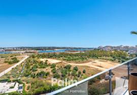 3+1-Bedroom Apartment with Stunning Views & Jacuzzi | Marina of Portimão