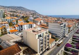 OFFICE LOCATED IN THE CENTER OF FUNCHAL