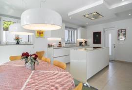 Tavira – Comfortable 4-bedroom villa with garden, pool and rooftop views