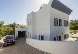 Tavira – Comfortable 4-bedroom villa with garden, pool and rooftop views