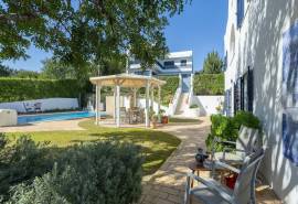 Tavira – Comfortable 4-bedroom villa with garden, pool and rooftop views