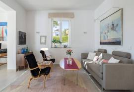 Tavira – Comfortable 4-bedroom villa with garden, pool and rooftop views