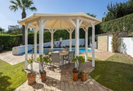 Tavira – Comfortable 4-bedroom villa with garden, pool and rooftop views