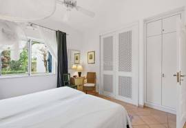 Carvoeiro – 3-bedroom single-storey villa with pool, garage and sea views