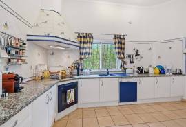 Carvoeiro – 3-bedroom single-storey villa with pool, garage and sea views