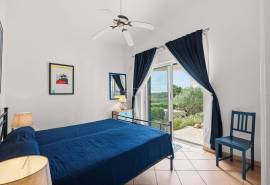 Carvoeiro – 3-bedroom single-storey villa with pool, garage and sea views