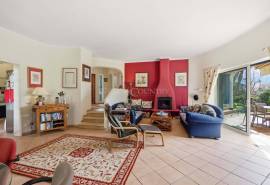 Carvoeiro – 3-bedroom single-storey villa with pool, garage and sea views