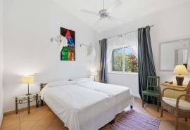 Carvoeiro – 3-bedroom single-storey villa with pool, garage and sea views