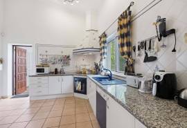 Carvoeiro – 3-bedroom single-storey villa with pool, garage and sea views