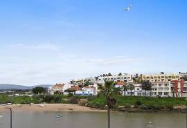 Townhouse in the centre of Ferragudo