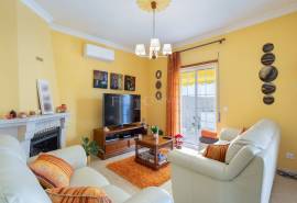 Tavira – 4 bedroom villa with garage and rooftop with sea views.