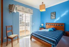 Tavira – 4 bedroom villa with garage and rooftop with sea views.