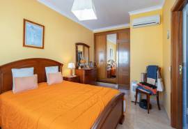 Tavira – 4 bedroom villa with garage and rooftop with sea views.