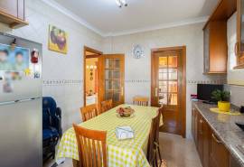 Tavira – 4 bedroom villa with garage and rooftop with sea views.