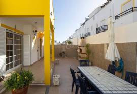 Tavira – 4 bedroom villa with garage and rooftop with sea views.