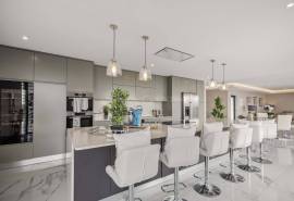 Carvoeiro – Stunning 4-bedroom contemporary villa with sea views