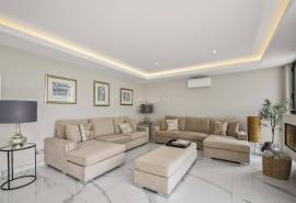 Carvoeiro – Stunning 4-bedroom contemporary villa with sea views