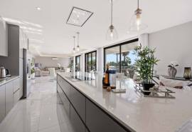 Carvoeiro – Stunning 4-bedroom contemporary villa with sea views