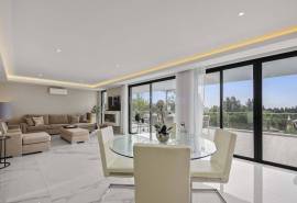 Carvoeiro – Stunning 4-bedroom contemporary villa with sea views