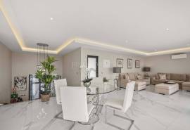 Carvoeiro – Stunning 4-bedroom contemporary villa with sea views
