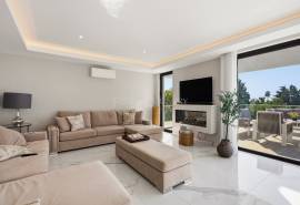 Carvoeiro – Stunning 4-bedroom contemporary villa with sea views