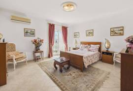 Carvoeiro – 4-bedroom villa with heated pool and sea views from the first floor